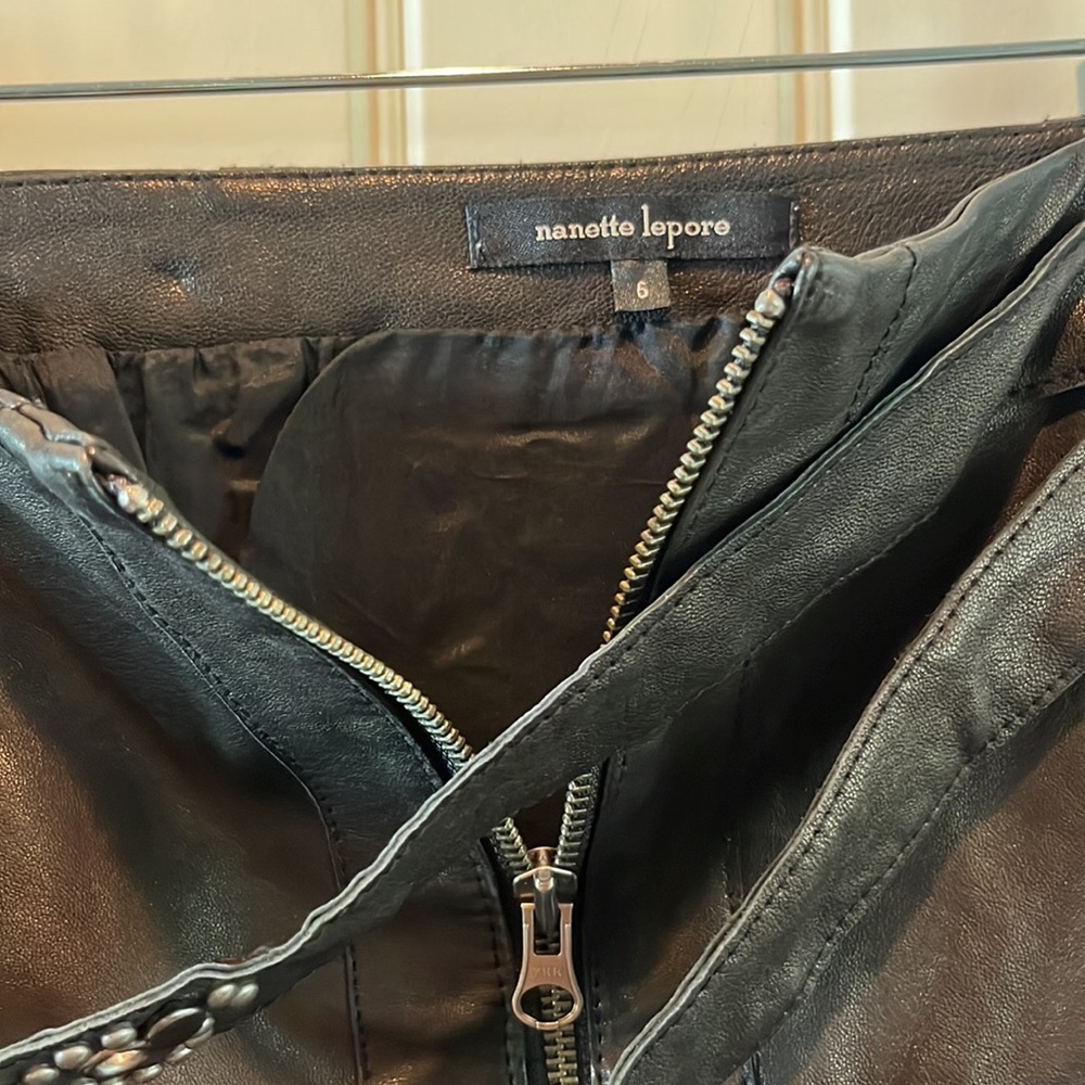 Designer Black cuir leather mini skirt zip front stud belt Nanette Lenore sz 6🔥 - Picture 6 of 13